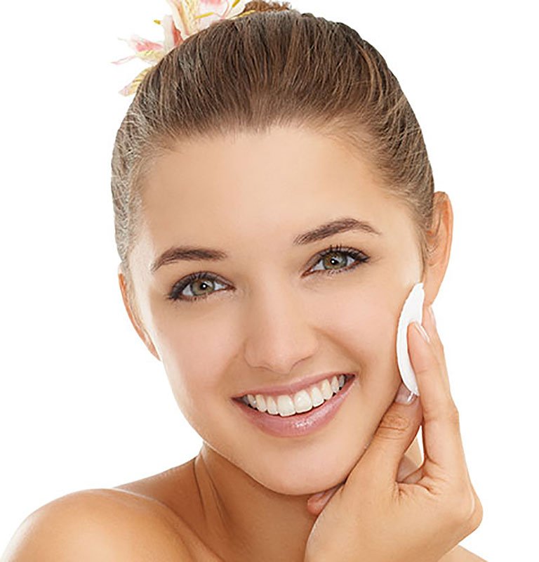 Woman_Removing_Makeup_MainImage_lg